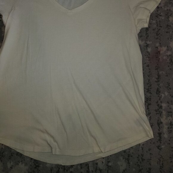 Torrid Premium White Classic-Fit V Neck T-Shirt Size 2 - Picture 4 of 9